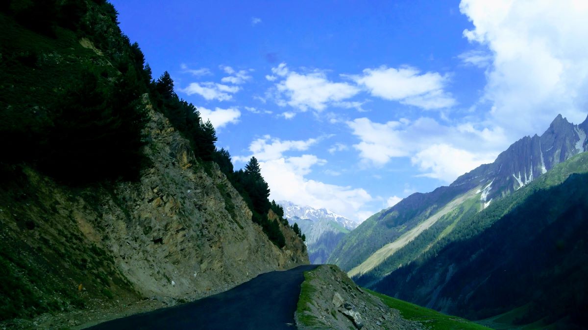 Amarnath Yatra with Kashmir Tour Package: A Spiritual Journey Amidst Natural Beauty