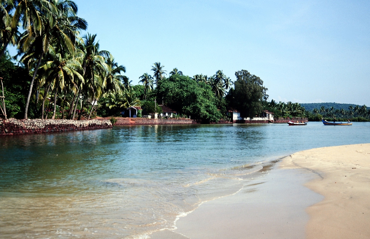 Goa Escape: North Goa Beaches, Scuba Diving, and Water Sports Adventure